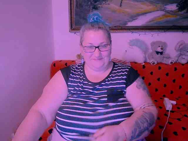 MarryBigBoobs1 webcam