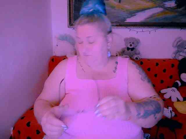 MarryBigBoobs1 webcam