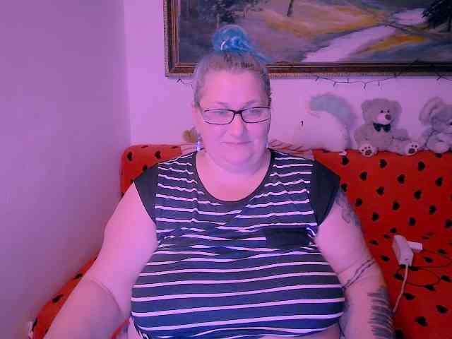 MarryBigBoobs1 webcam