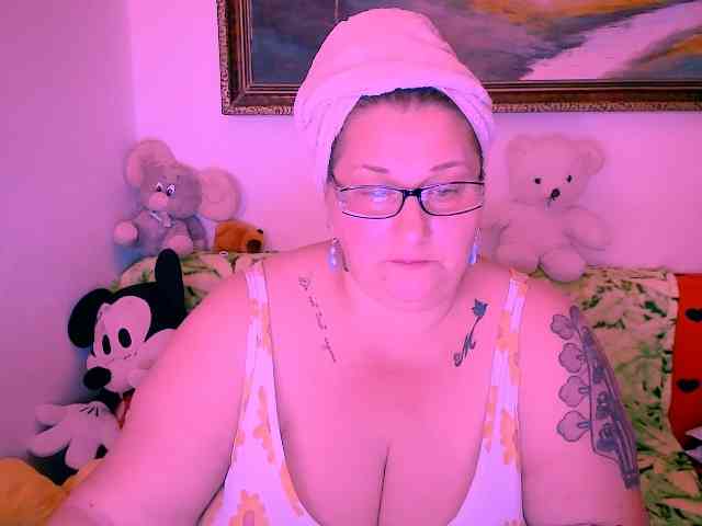 MarryBigBoobs1 webcam