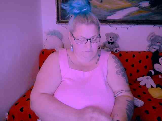 MarryBigBoobs1 webcam