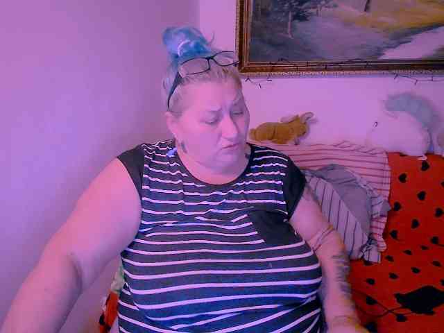 MarryBigBoobs1 webcam