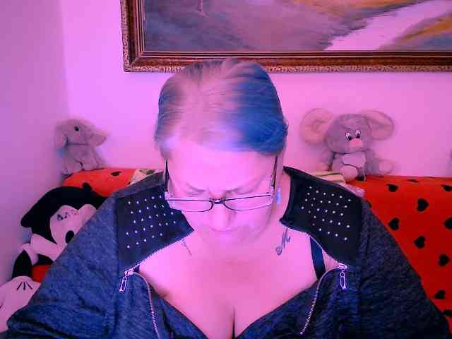 MarryBigBoobs1 webcam
