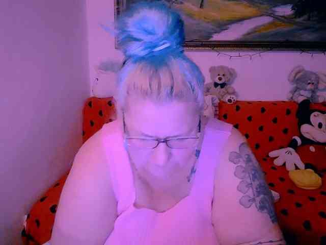 MarryBigBoobs1 webcam