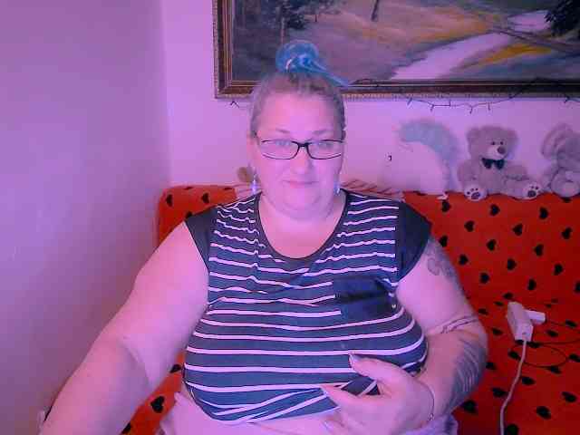 MarryBigBoobs1 webcam