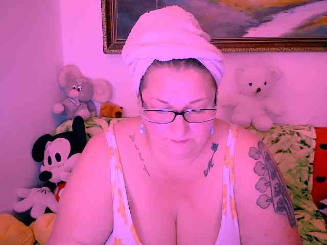 MarryBigBoobs1 webcam