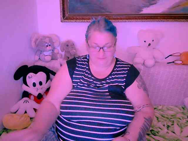 MarryBigBoobs1 webcam