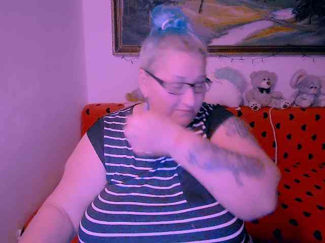 MarryBigBoobs1 webcam