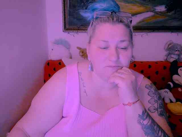 MarryBigBoobs1 webcam