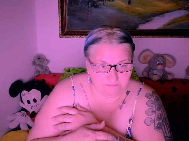 MarryBigBoobs1 webcam