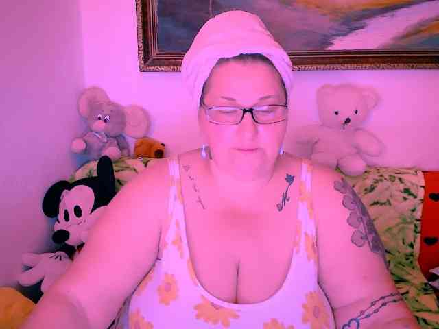MarryBigBoobs1 webcam