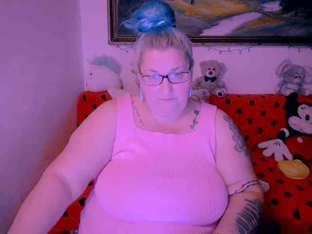 MarryBigBoobs1 webcam