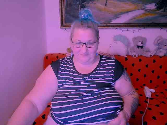 MarryBigBoobs1 webcam