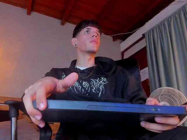 david-huge david-huge