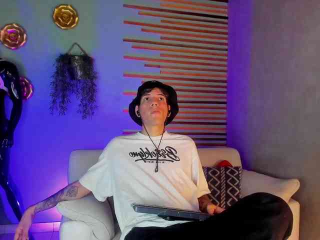 david-huge david-huge