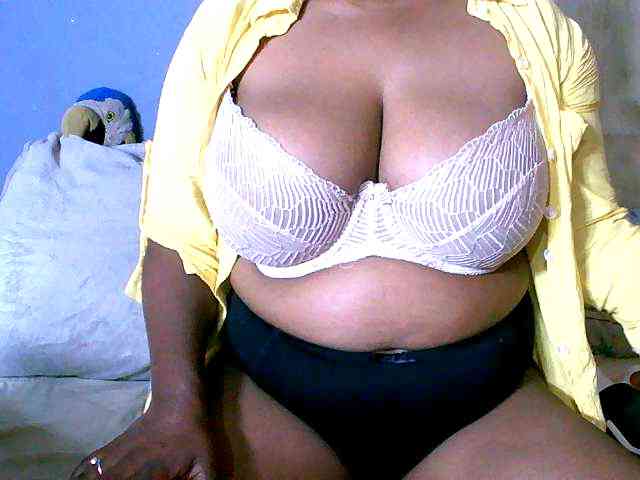 Elisahh webcam