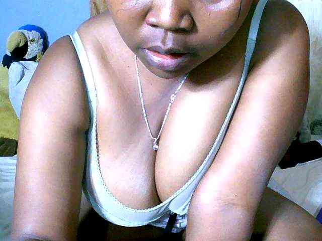 Elisahh webcam