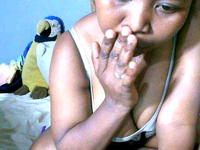 Elisahh webcam