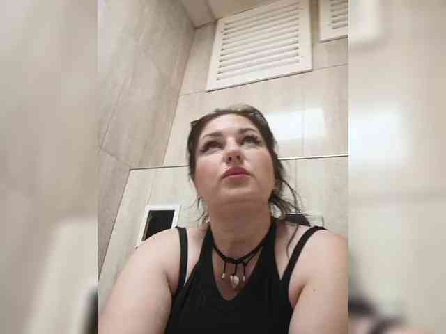 MonicaMilf webcam