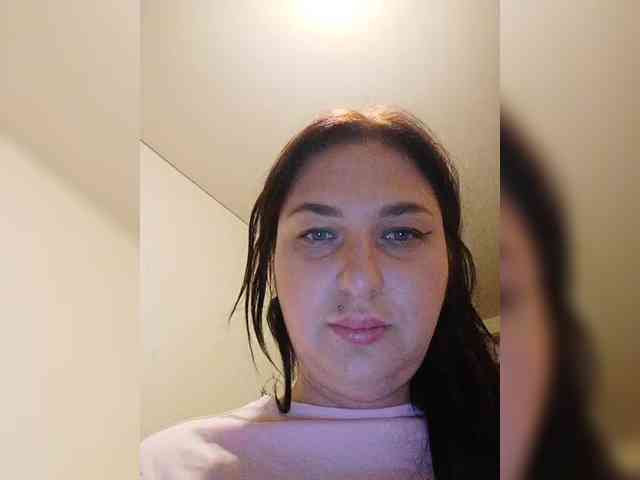MonicaMilf webcam