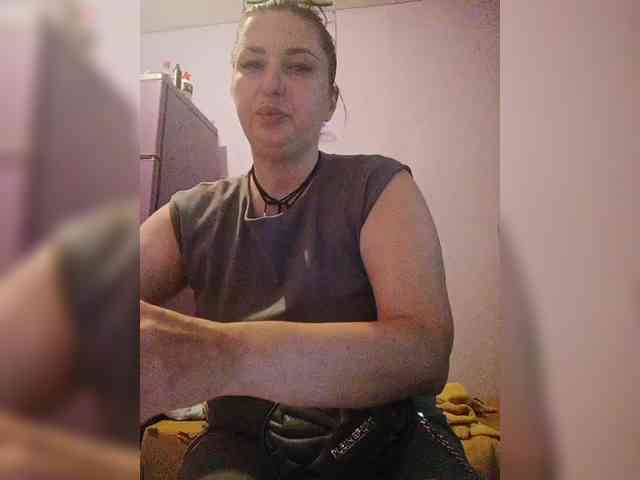 MonicaMilf webcam