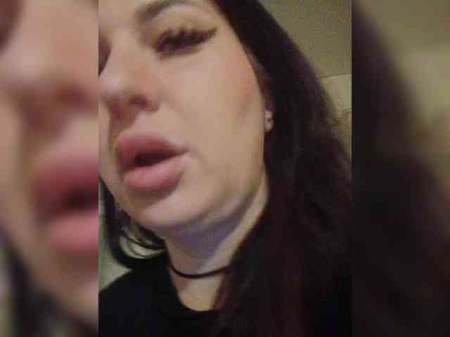 MonicaMilf webcam