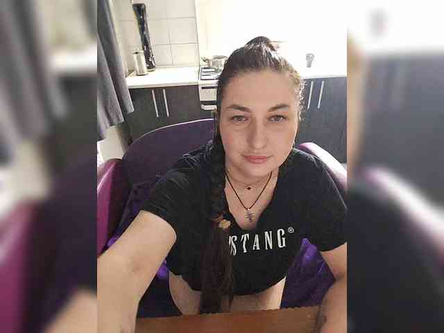 MonicaMilf Live Webcam on BongaCams