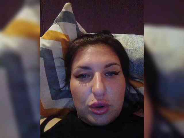 MonicaMilf webcam
