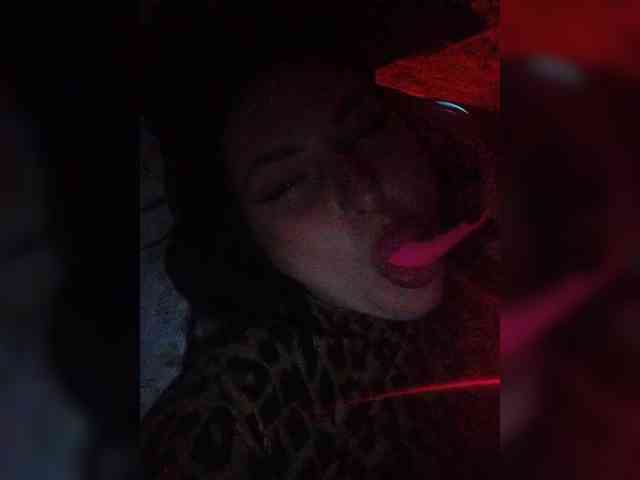 MonicaMilf webcam