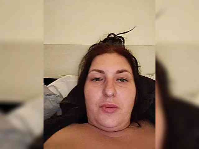 MonicaMilf webcam
