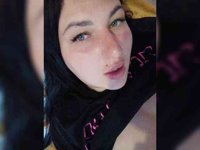 MonicaMilf webcam