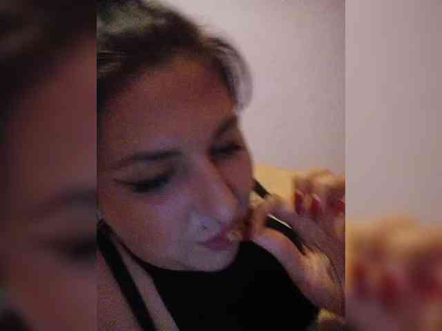MonicaMilf webcam