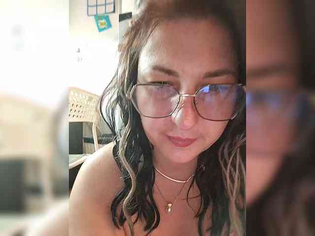 MonicaMilf webcam