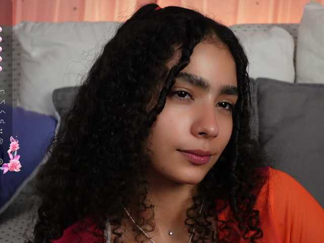Victoria_Curly webcam