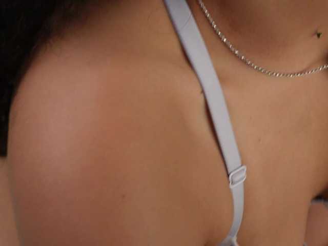 curlysexi's BongaCams show and profile