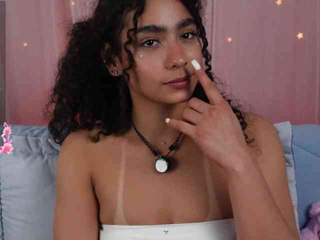 Victoria_Curly webcam