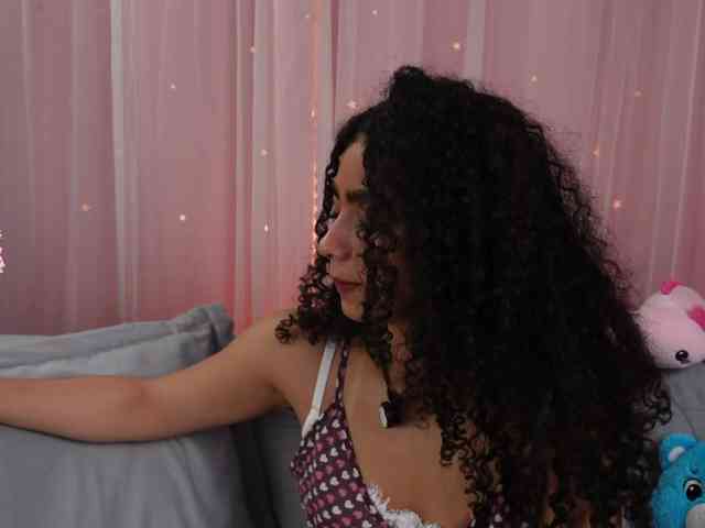 Victoria_Curly webcam