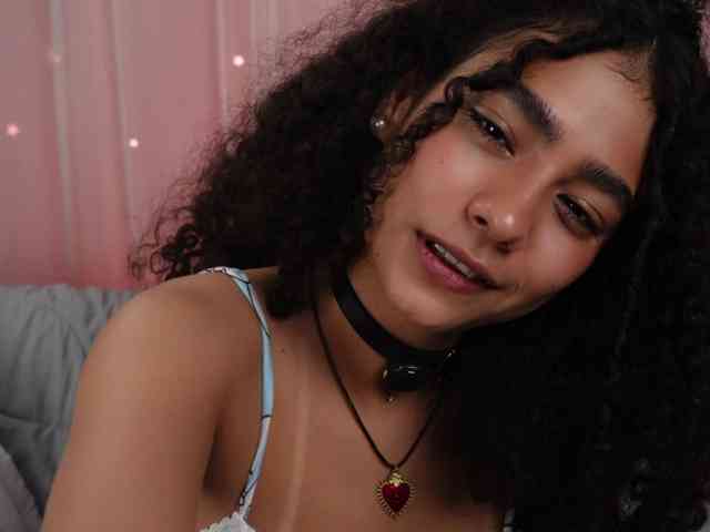 Victoria_Curly webcam