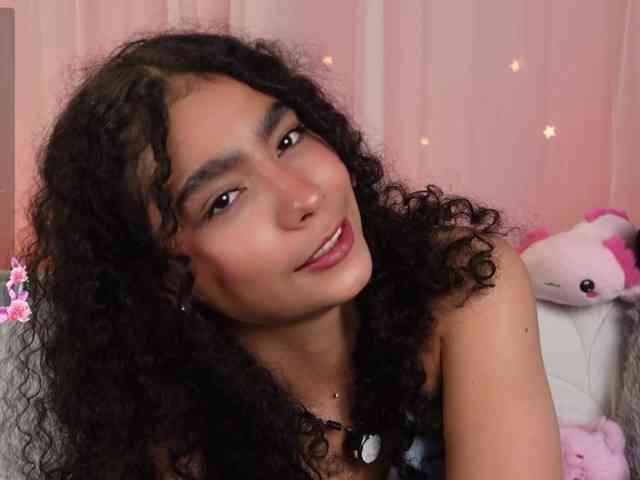 Victoria_Curly webcam