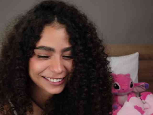 Victoria_Curly webcam