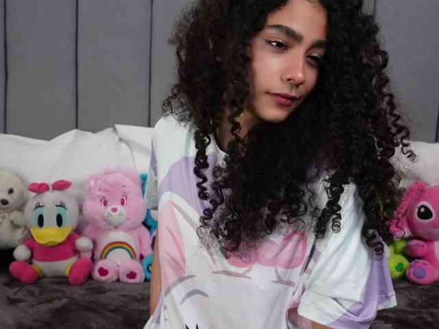 Victoria_Curly webcam