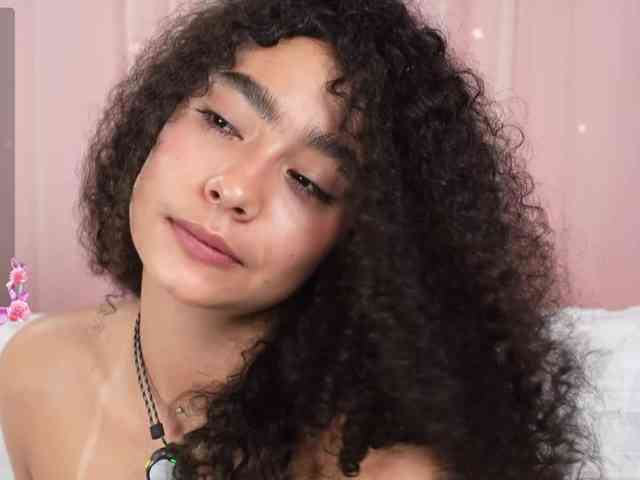 Victoria_Curly webcam