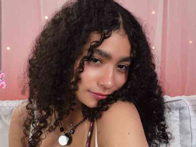 Victoria_Curly webcam