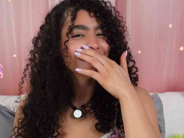 Victoria_Curly webcam