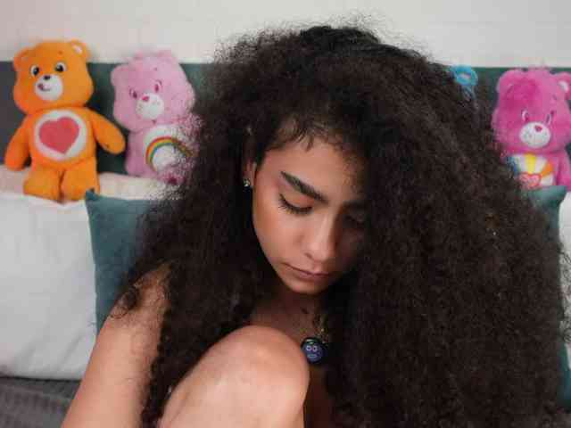 Victoria_Curly webcam