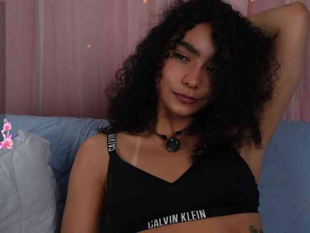 Victoria_Curly webcam