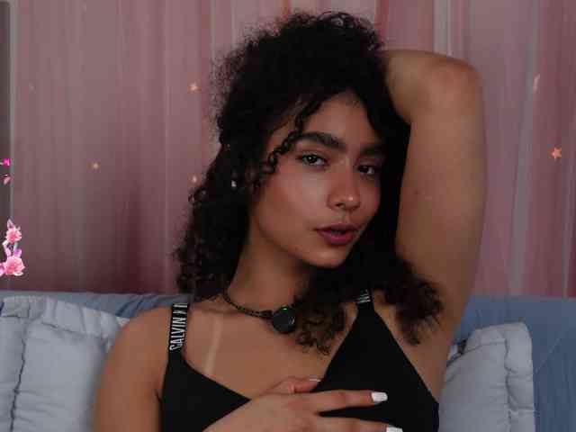 Victoria_Curly webcam