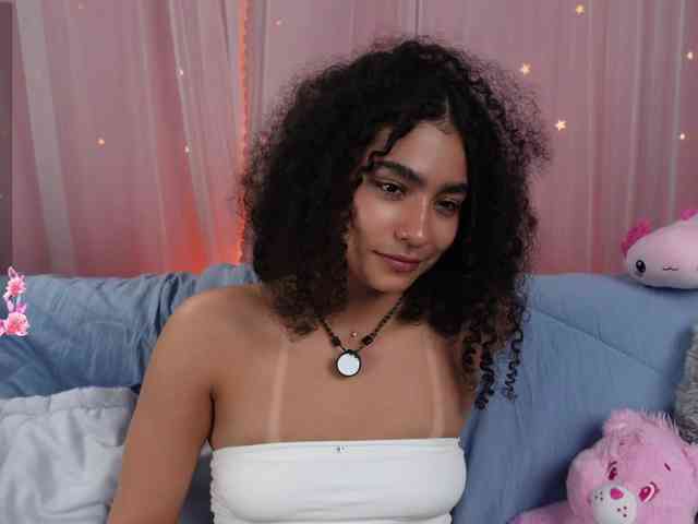 Victoria_Curly webcam