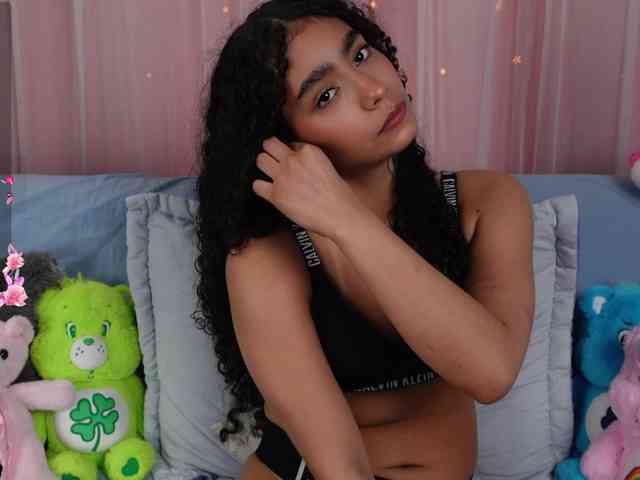 Victoria_Curly webcam