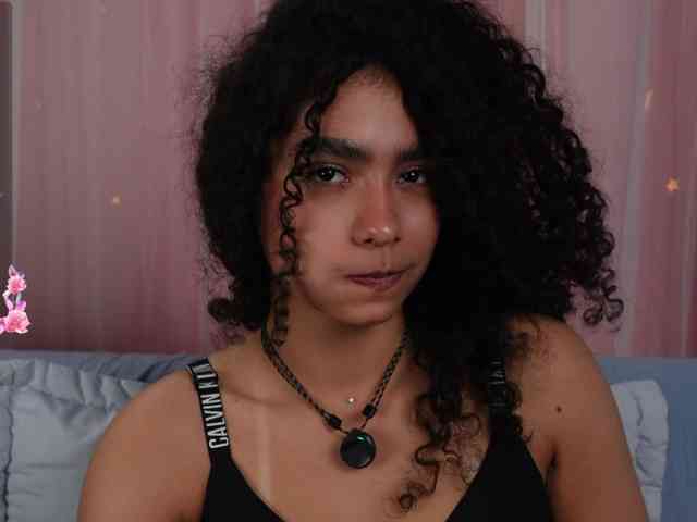 Victoria_Curly webcam